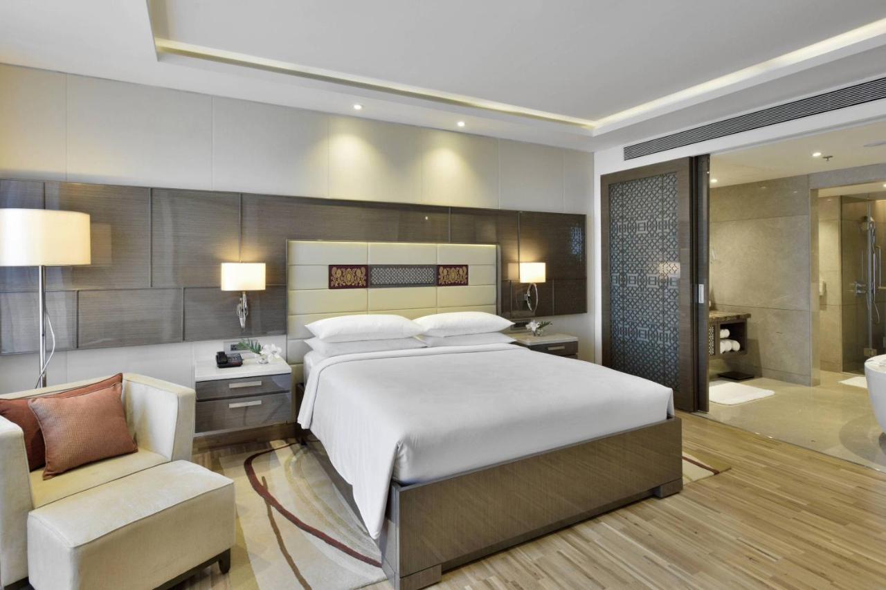 Hotel Jw Marriott Mumbai Sahar Airport Exteriér fotografie A bedroom at the hotel
