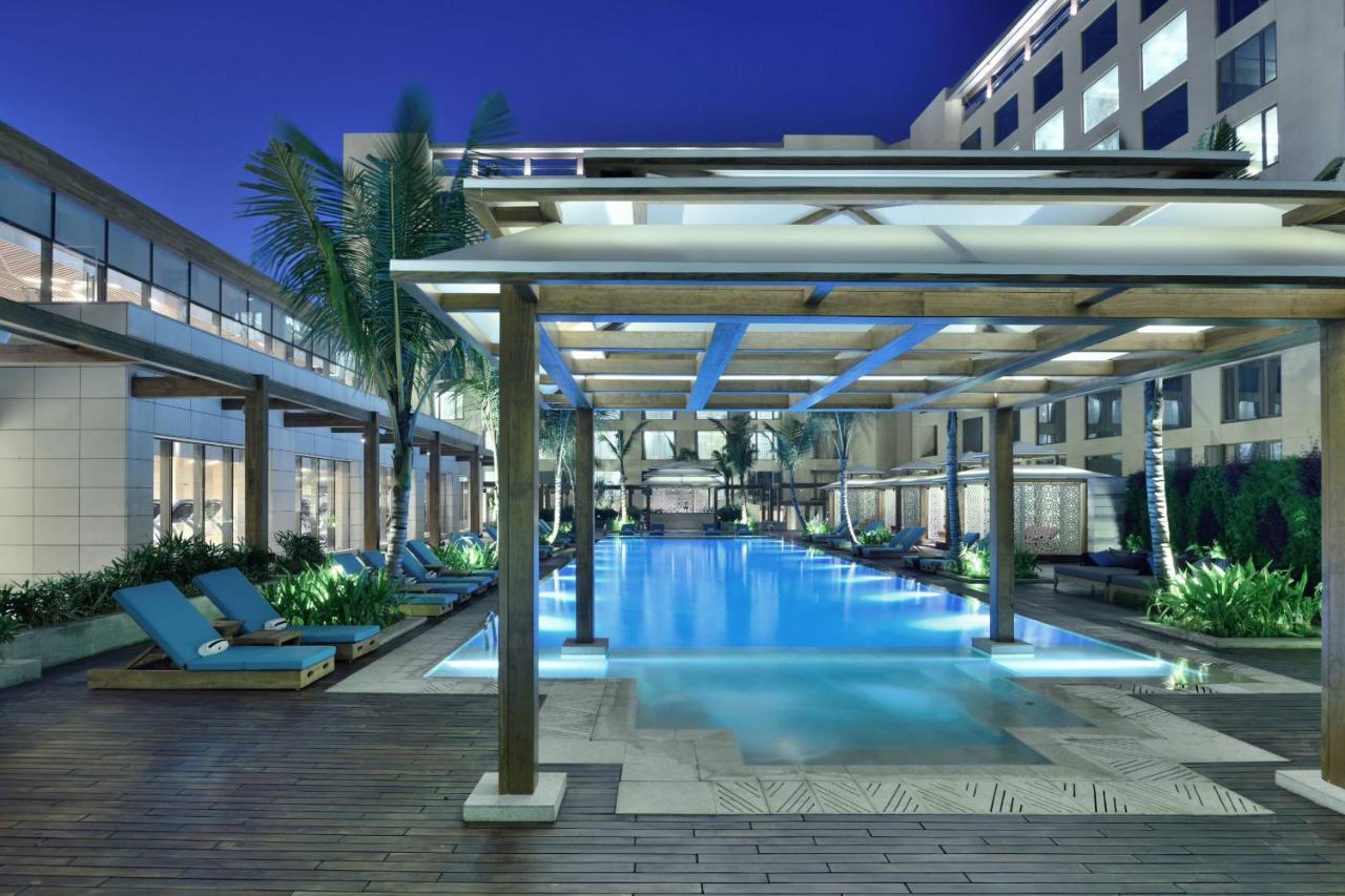 Hotel Jw Marriott Mumbai Sahar Airport Exteriér fotografie The pool at the hotel
