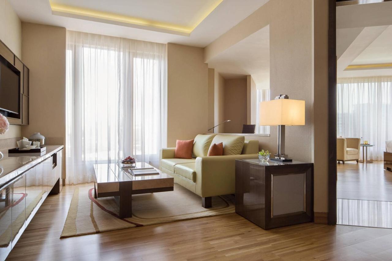 Hotel Jw Marriott Mumbai Sahar Airport Exteriér fotografie A living room at the hotel