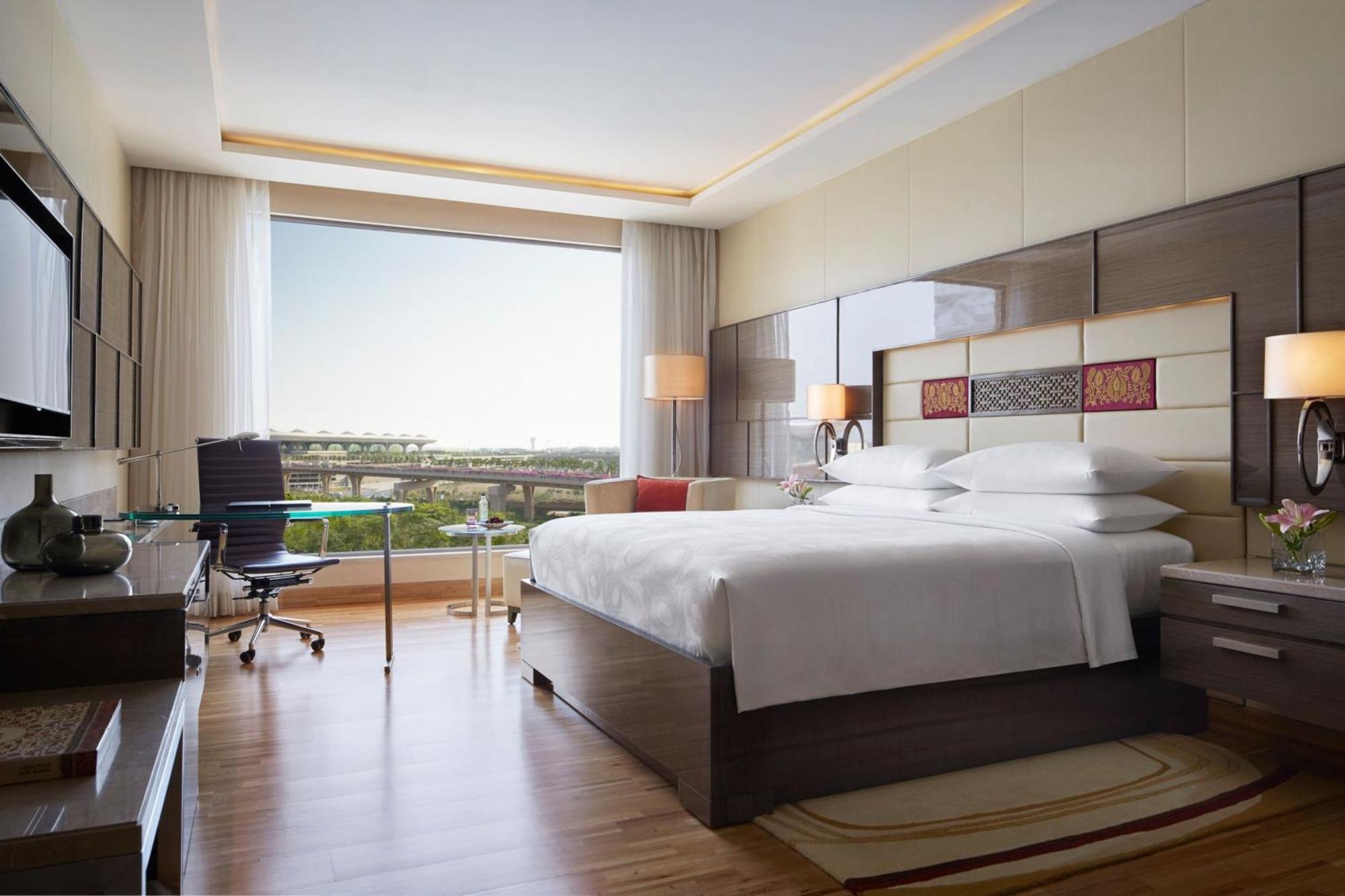 Hotel Jw Marriott Mumbai Sahar Airport Exteriér fotografie A guest room at the hotel