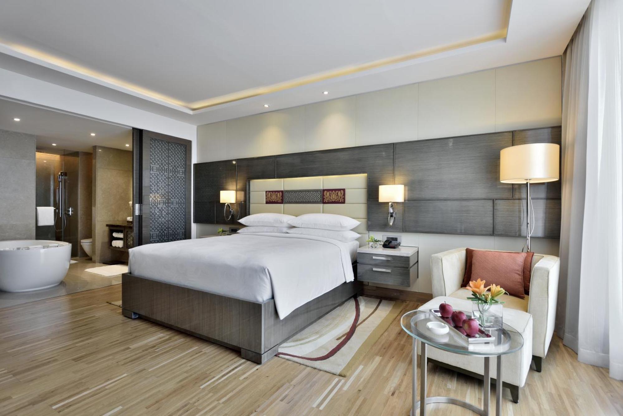Hotel Jw Marriott Mumbai Sahar Airport Exteriér fotografie A bedroom at the hotel