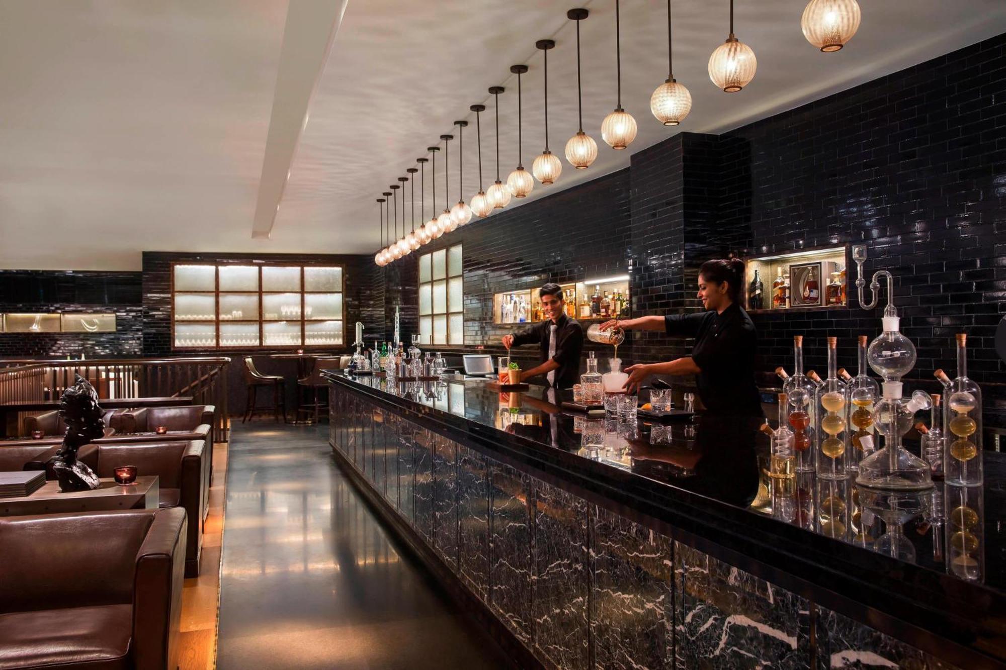 Hotel Jw Marriott Mumbai Sahar Airport Exteriér fotografie The bar at the Concourse Lounge