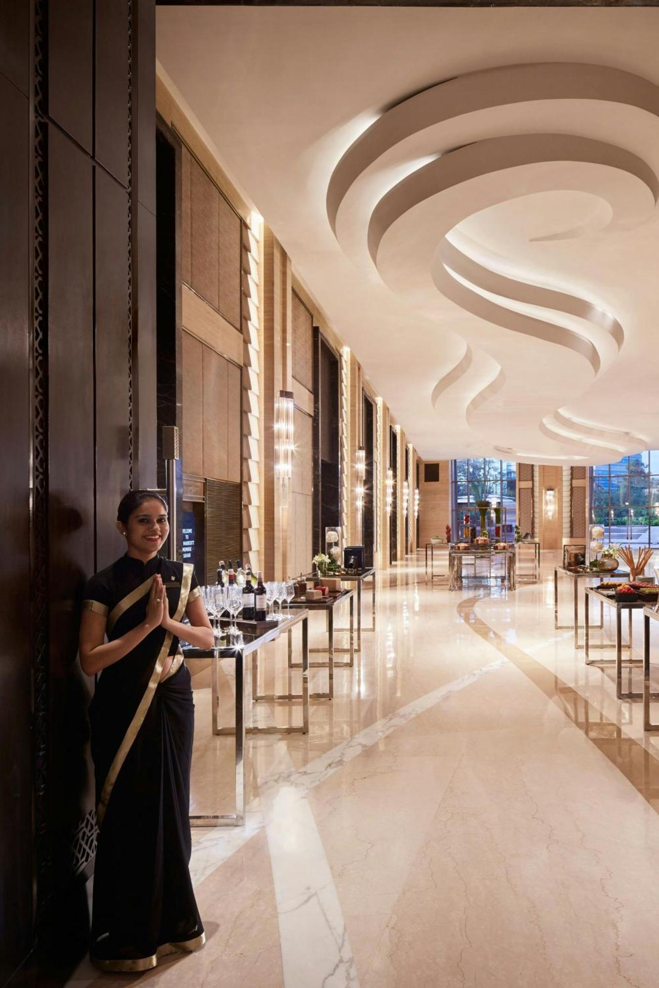 Hotel Jw Marriott Mumbai Sahar Airport Exteriér fotografie The Concourse